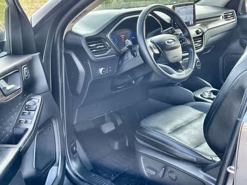 Used 2020 Ford Escape Titanium AWD/4WD image 3