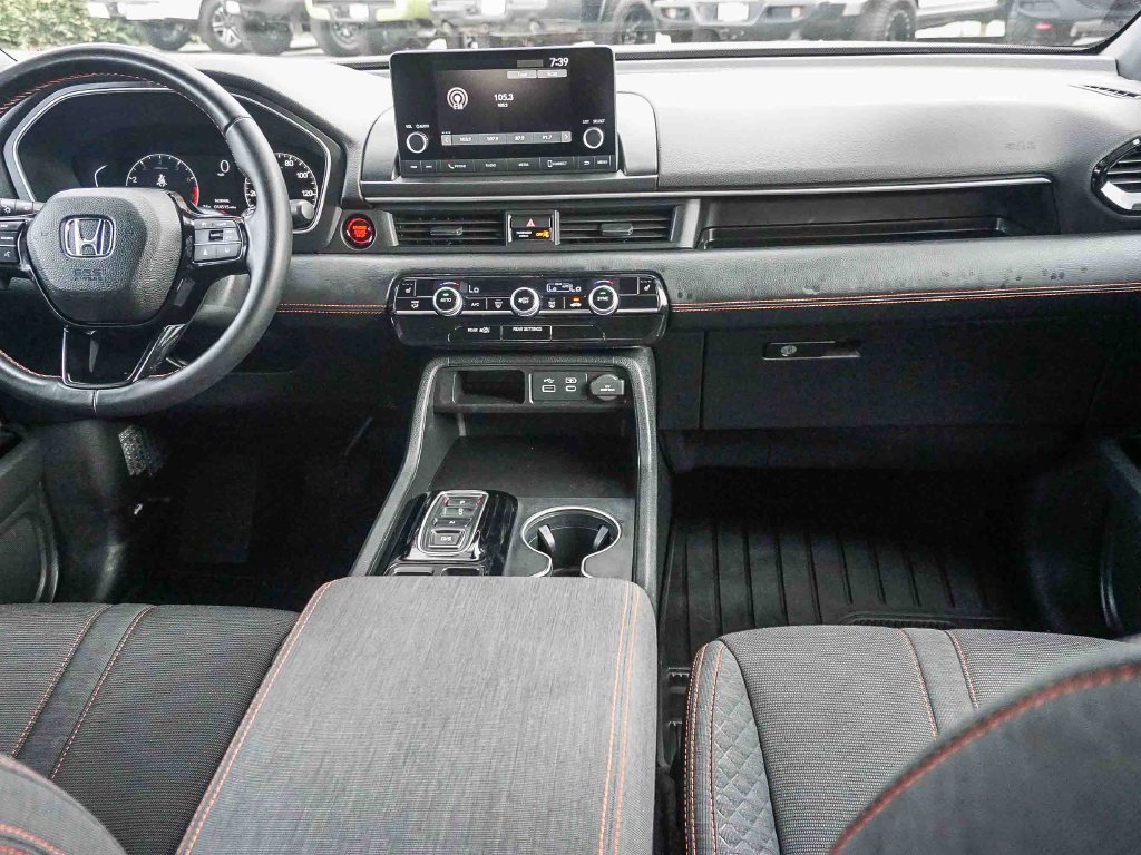 Used 2025 Honda Pilot Sport image 14