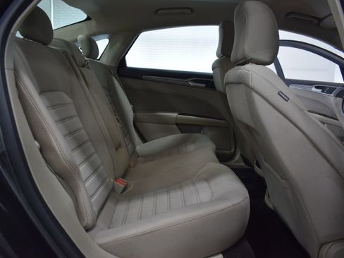 Used 2020 Ford Fusion SE image 16