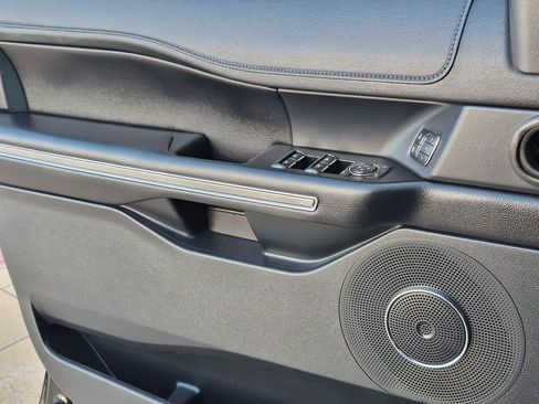 Used 2021 Ford Expedition Max XLT image 16