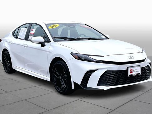 Certified 2025 Toyota Camry LE image 3