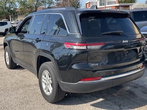 Used 2023 Jeep Grand Cherokee Laredo image 4