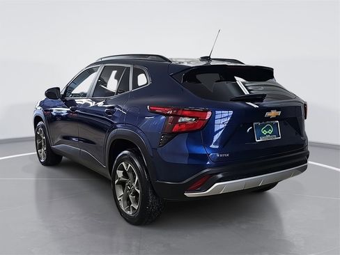 Used 2024 Chevrolet Trax LT w/ Driver Confidence Package image 6