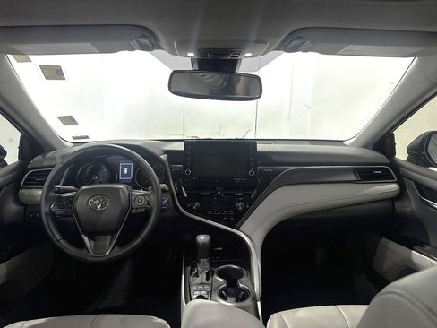 Used 2022 Toyota Camry SE FWD image 2