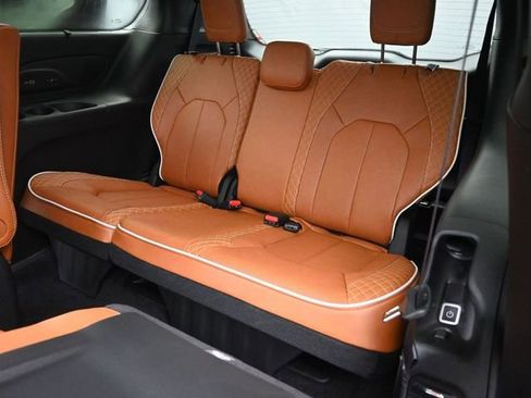 New 2026 Chrysler Pacifica Pinnacle AWD/4WD image 14