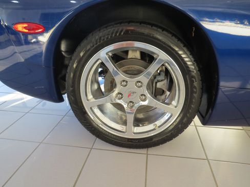 Used 2004 Chevrolet Corvette Convertible w/ Preferred Equipment Group RWD image 8