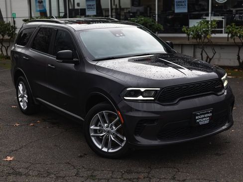 Used 2024 Dodge Durango GT image 2