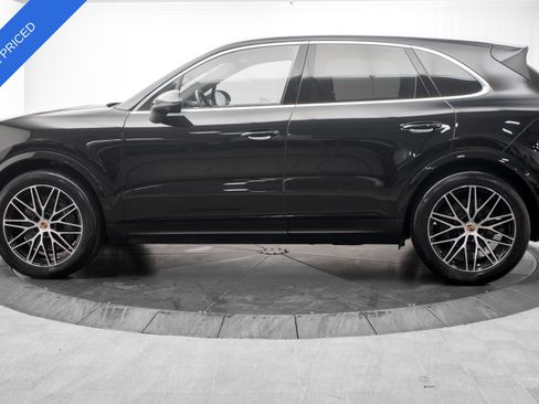 Used 2025 Porsche Cayenne AWD/4WD image 6
