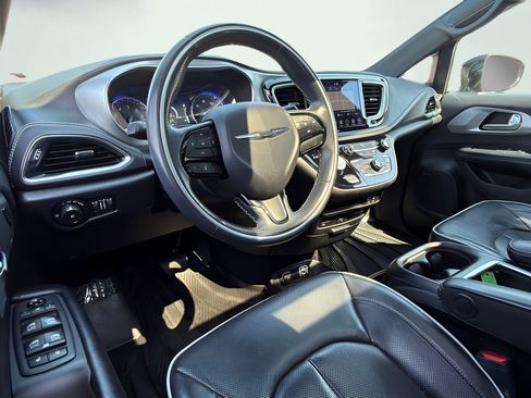 Used 2020 Chrysler Pacifica Limited FWD image 20