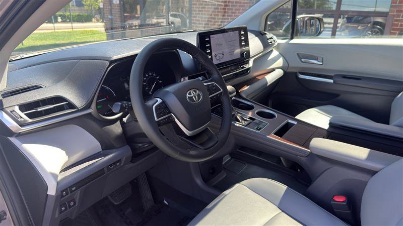 Used 2021 Toyota Sienna XLE AWD/4WD image 29