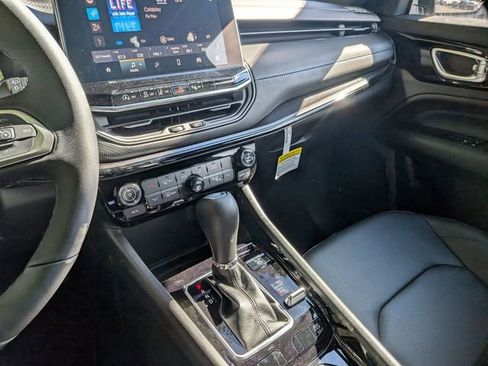 New 2026 Jeep Compass Limited image 13