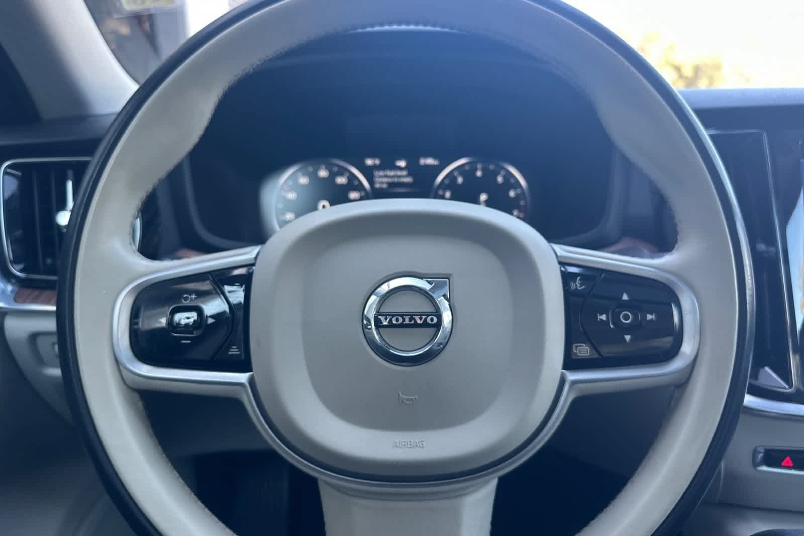 Used 2021 Volvo S60 T6 Momentum AWD/4WD image 24