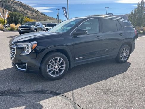 Used 2024 GMC Terrain SLT image 8