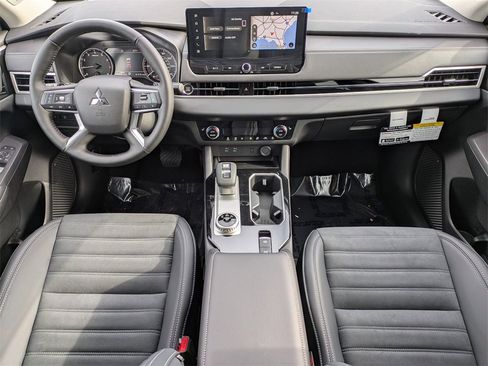 New 2026 Mitsubishi Outlander SE image 16