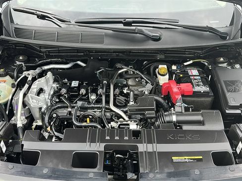 Used 2026 Nissan Kicks SR FWD image 3