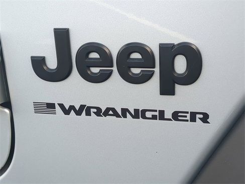 Used 2024 Jeep Wrangler Sport S image 13