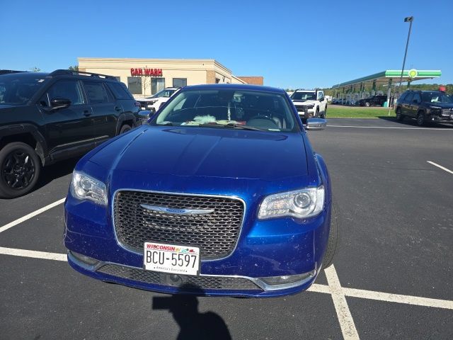 Used 2019 Chrysler 300 Limited w/ Safetytec Plus Group AWD/4WD image 3