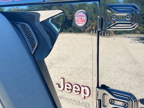 Used 2021 Jeep Wrangler Unlimited Rubicon AWD/4WD image 11