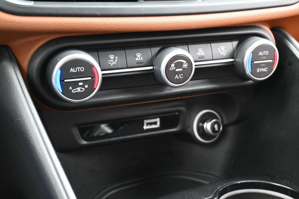 Used 2020 Alfa Romeo Giulia w/ Nero Edizione RWD image 20