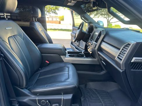 Used 2017 Ford F350 Platinum w/ Platinum Ultimate Package AWD/4WD image 25