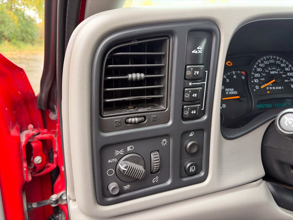 Used 2006 Chevrolet Silverado 2500 W/T AWD/4WD image 17