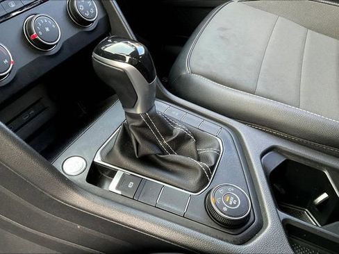 Used 2022 Volkswagen Taos SE image 9