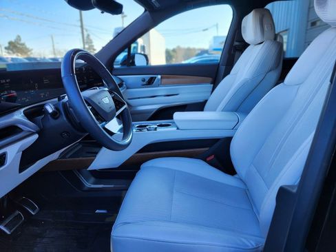 Used 2026 Cadillac Vistiq Luxury w/ LPO, Floor Liner Package image 18