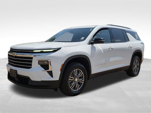 Used 2026 Chevrolet Traverse LT AWD/4WD image 9
