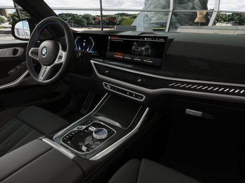 Used 2026 BMW X7 M60i image 41