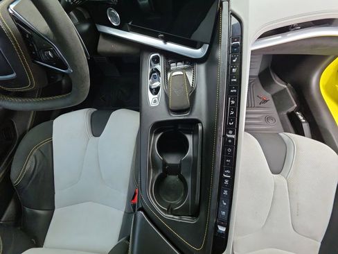 Used 2022 Chevrolet Corvette Stingray Premium Conv w/ Z51 Performance Package RWD image 13
