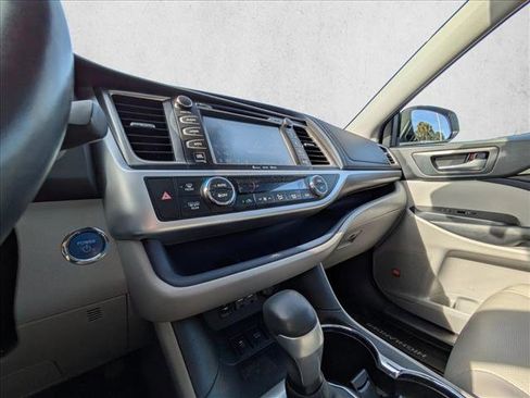 Used 2019 Toyota Highlander Limited Platinum image 14