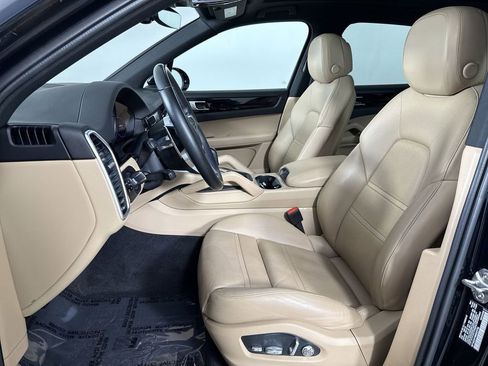 Certified 2021 Porsche Cayenne E-Hybrid AWD/4WD image 5