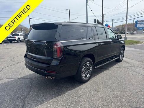Used 2025 Chevrolet Suburban Z71 AWD/4WD image 8