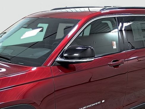 New 2025 Jeep Grand Cherokee L Limited image 8