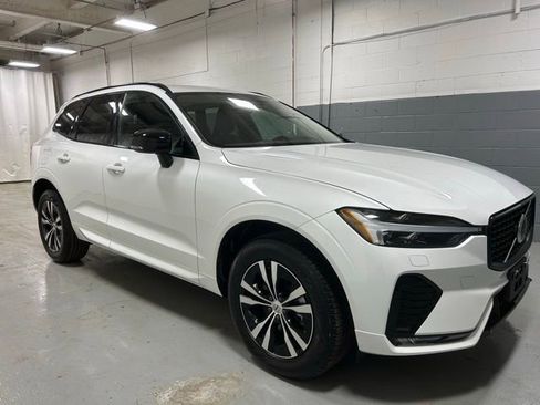 Certified 2025 Volvo XC60 B5 Plus image 4
