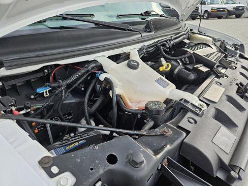 Used 2018 Chevrolet Express 4500 w/ Shuttle Bus Package RWD image 48