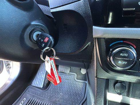 Used 2014 Toyota Corolla LE image 17