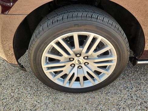 Used 2024 Ford Expedition Limited AWD/4WD image 7