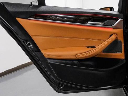 Used 2022 BMW 530e w/ Premium Package image 46