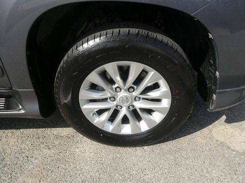 Used 2016 Lexus GX 460 w/ Premium Package image 37