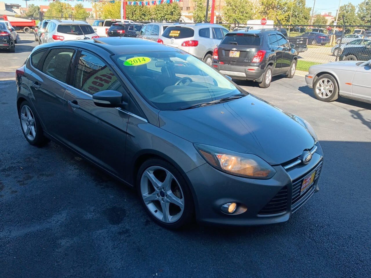 Used 2014 Ford Focus Titanium w/ Luxury Package FWD image 3