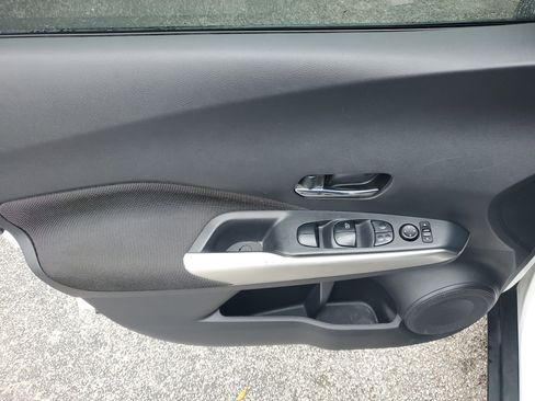 Used 2018 Nissan Kicks SV image 19