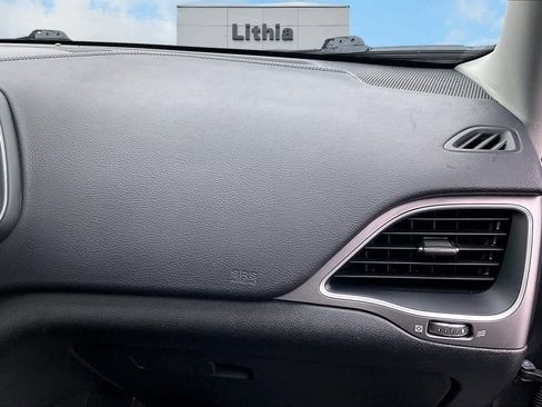 Used 2022 Jeep Cherokee Latitude Lux w/ Sun & Sound Group image 24