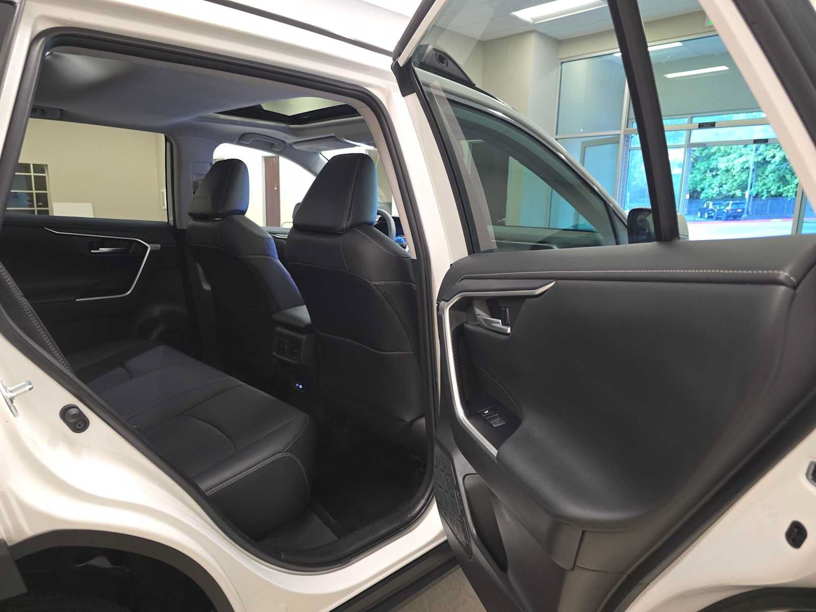 Certified 2025 Toyota RAV4 Limited w/ Advanced Technology Package AWD/4WD image 27