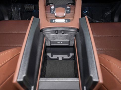 New 2026 Mercedes-Benz GLS 450 4MATIC image 24