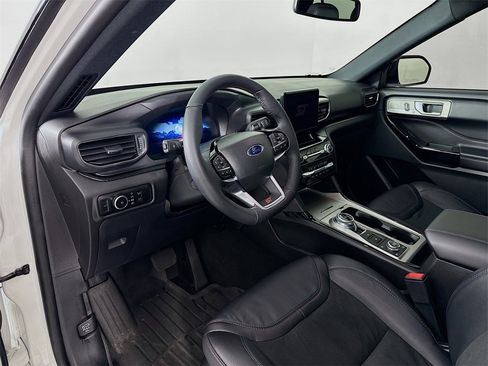 Used 2023 Ford Explorer ST w/ Equipment Group 401A image 4