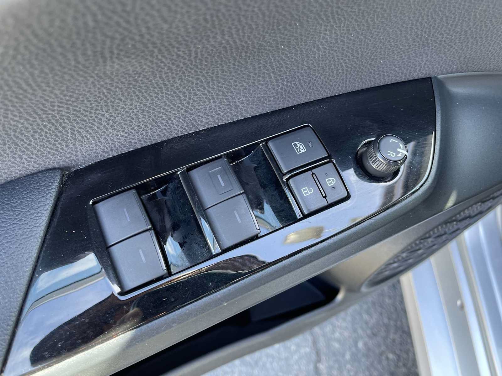 Used 2020 Toyota Prius Prime LE FWD image 15