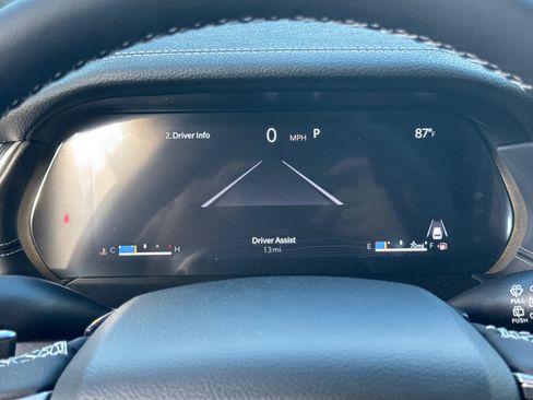 New 2025 Jeep Grand Cherokee Limited w/ Black Appearance Package image 17