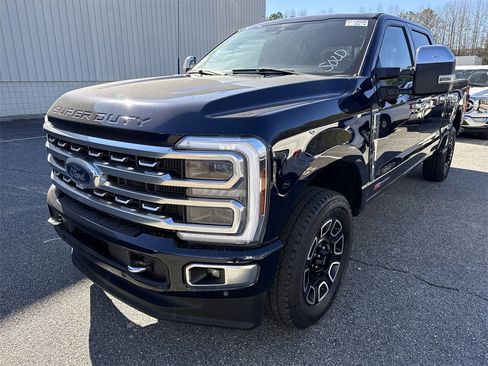 Used 2024 Ford F250 Platinum image 3