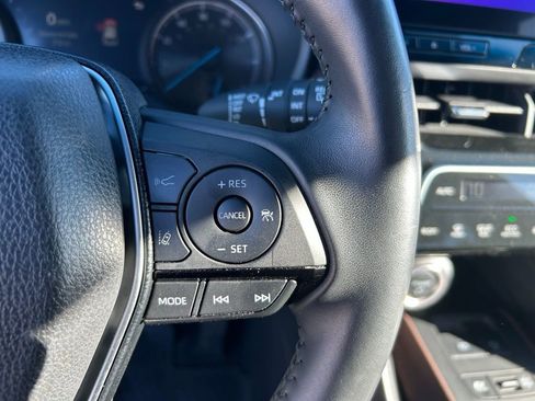 Used 2023 Toyota Venza XLE image 24